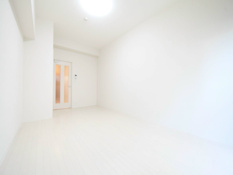 その他　洋室10.2帖　クローゼット付（収納充実してます）