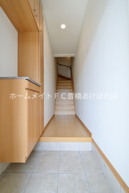 玄関　同型別部屋写真