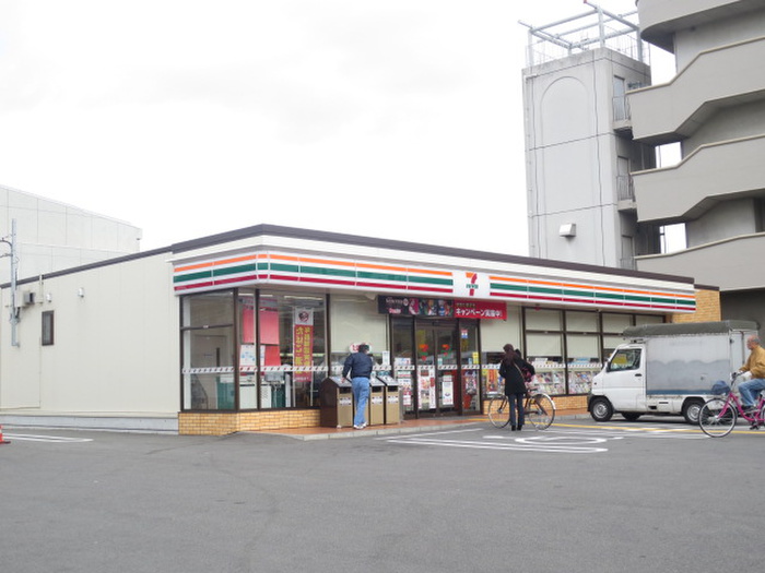 コンビニ　セブンイレブン（コンビニ）まで119m
