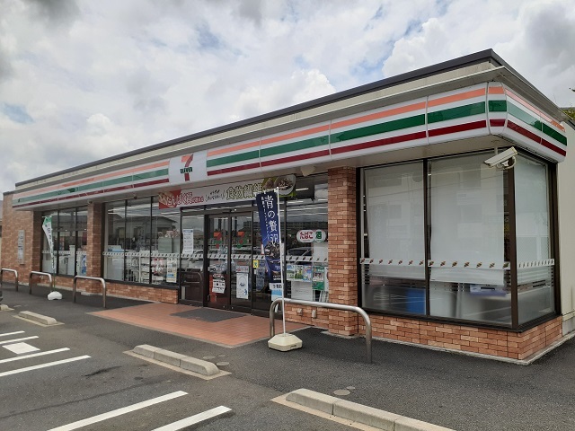 コンビニ　セブンイレブン取手白山３丁目店（コンビニ）まで830m