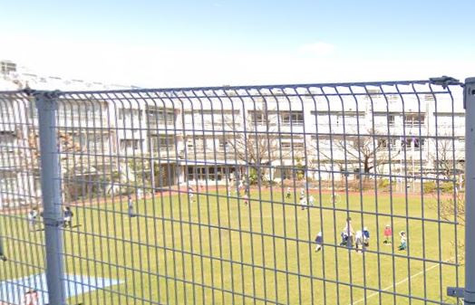 小学校　新宿区立落合第五小学校（小学校）まで362m