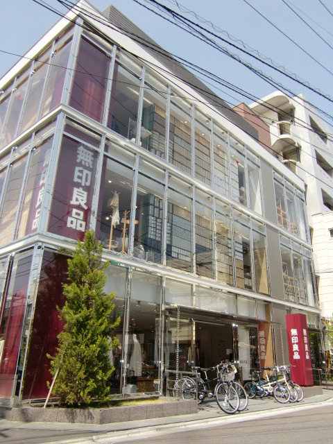 ショッピングセンター　無印良品下北沢店（ショッピングセンター）まで541m