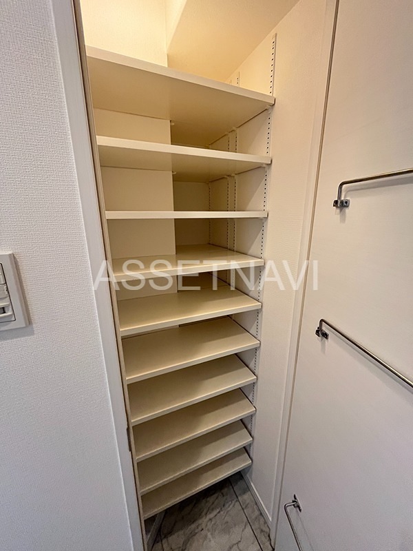 玄関　別タイプのお部屋です