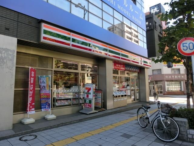 コンビニ　セブンイレブン（コンビニ）まで207m