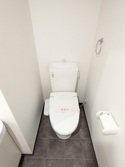 トイレ　★★トイレは嬉しい洗浄機能付き便座です♪★★