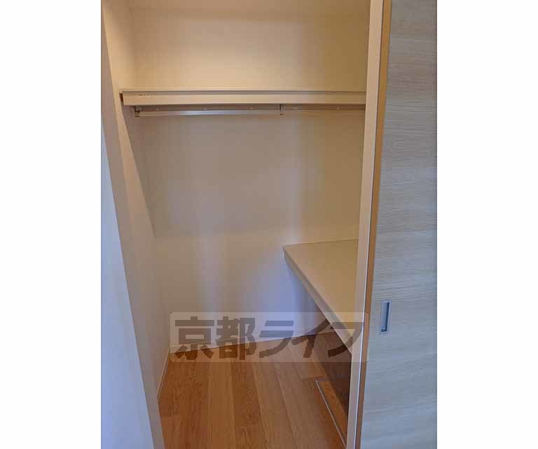 収納　広々したウォークインクローゼットです。