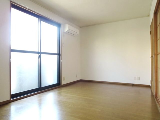 居室・リビング　同物件別部屋写真