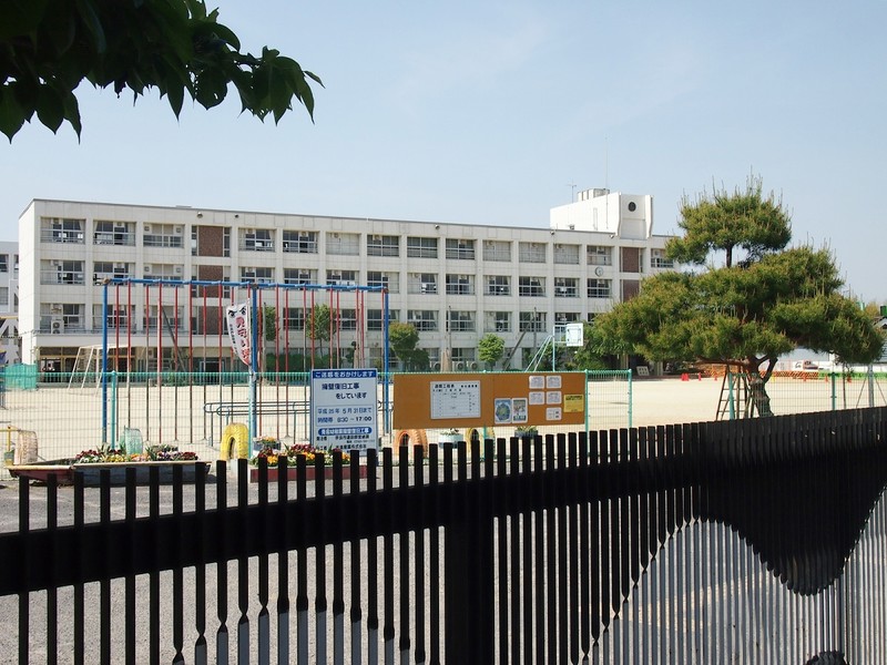 小学校　奈良市立青和小学校（小学校）まで931m