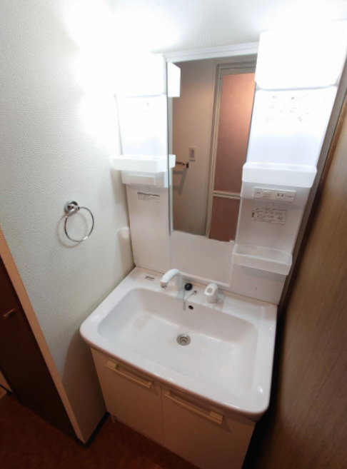 洗面設備　コンパクトで使いやすい洗面所