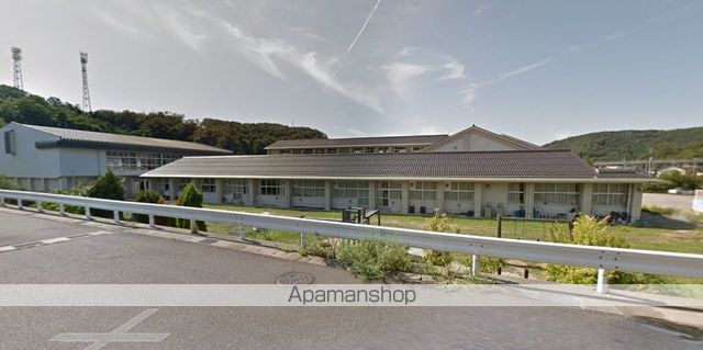 小学校　中ノ郷小学校（小学校）まで822m