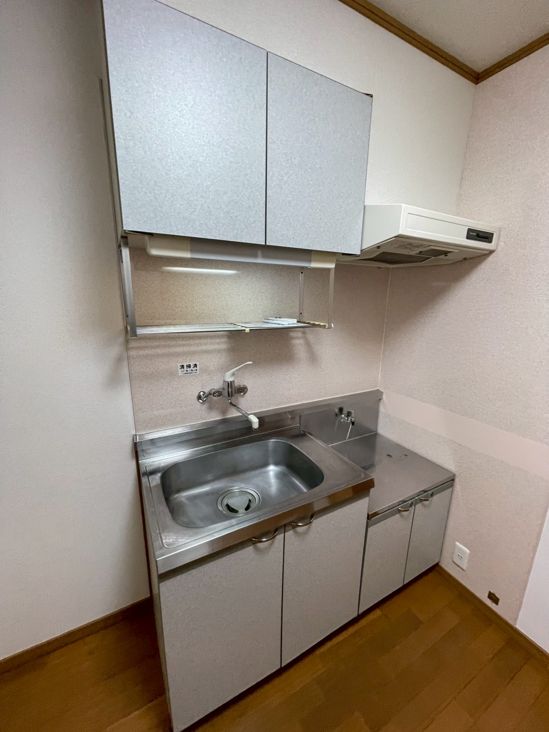 キッチン　※写真は102号室を流用しています