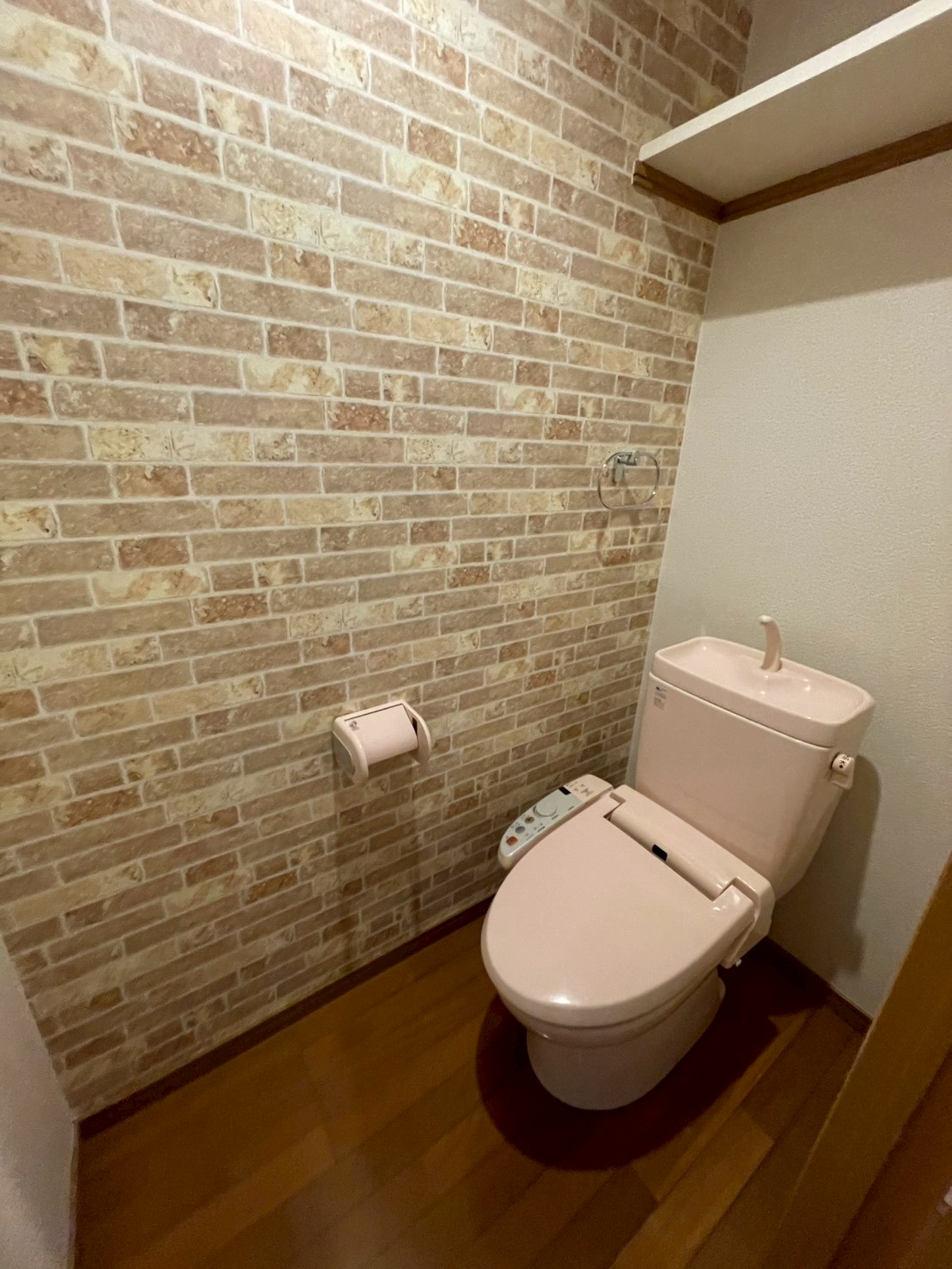 トイレ　※写真は102号室を流用しています