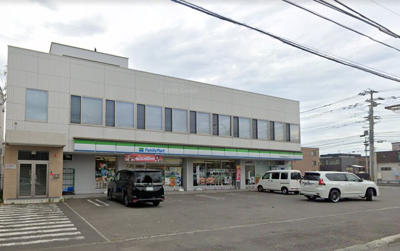 コンビニ　ファミリーマート札幌北6条東20丁目店（コンビニ）まで174m