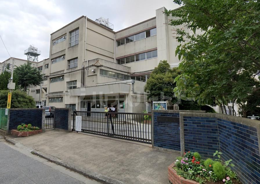 小学校　松戸市立八ケ崎小学校（小学校）まで880m