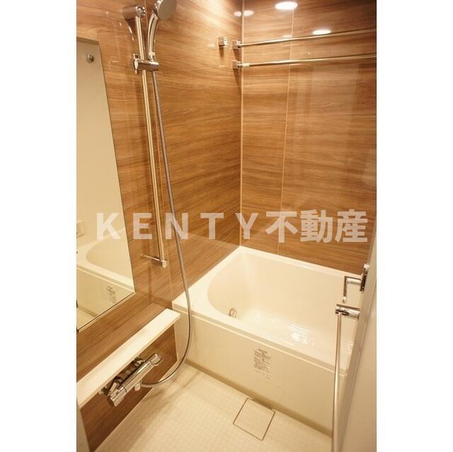 バス・シャワールーム　コンパクトで使いやすいお風呂です