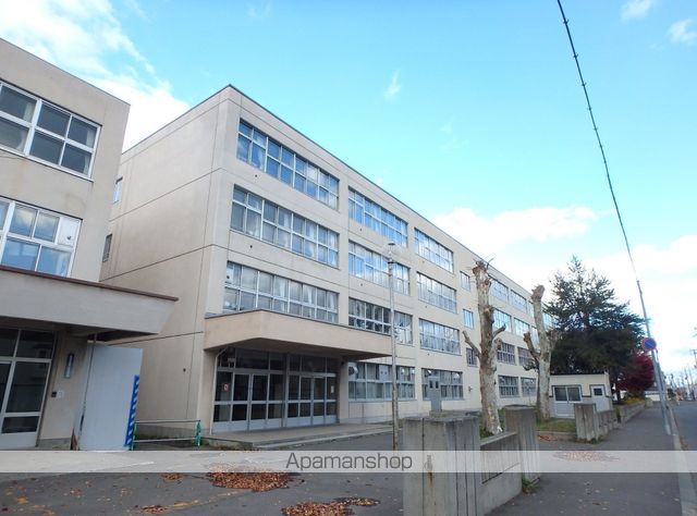 中学校　札幌市立発寒中学校（中学校）まで397m