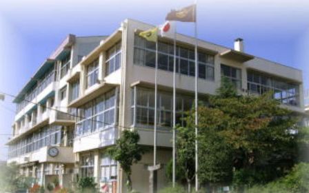 小学校　川口市立前川小学校（小学校）まで266m