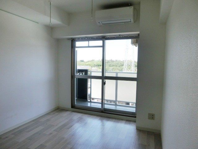 居室・リビング　フローリング張りのきれいなお部屋です