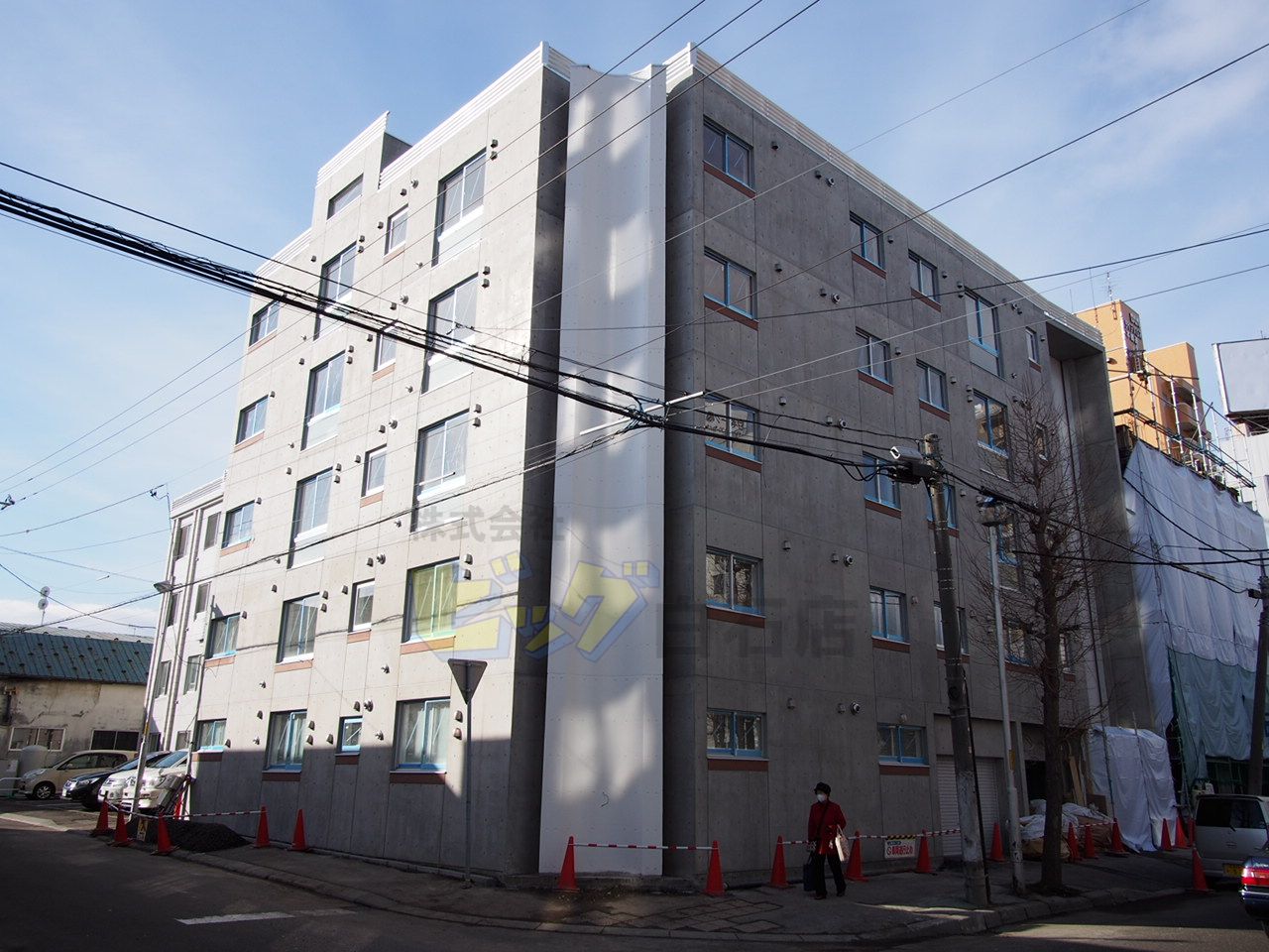 建物外観　設備充実の広々２ＬＤＫマンションです♪
