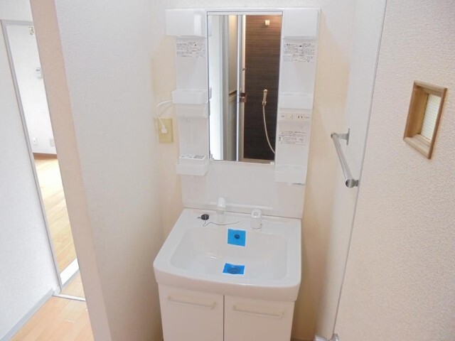 洗面設備　同物件別室の写真です