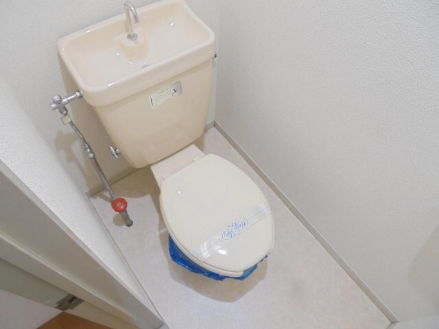 トイレ　同物件別室の写真です