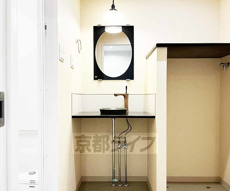 洗面設備　忙しい朝に嬉しい独立洗面台を完備しています。