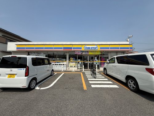 コンビニ　ミニストップ四日市中里店（コンビニ）まで472m