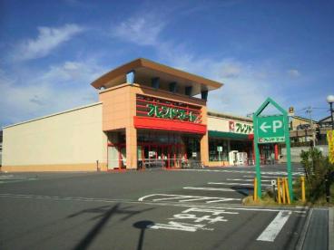 スーパー　平和堂フレンドマート御蔵山店（スーパー）まで1064m
