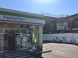 コンビニ　ファミリーマート（コンビニ）まで351m