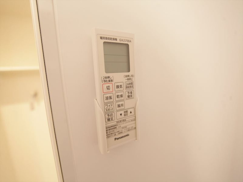 その他設備　浴室暖房乾燥機付き