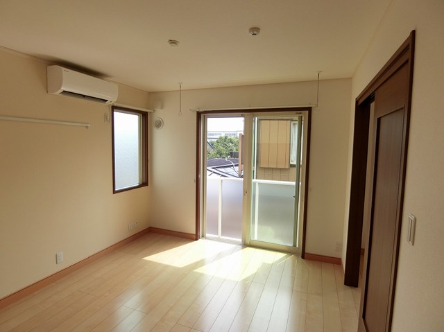 居室・リビング　南西向きリビングダイニングキッチン11.2帖☆バルコニーに繋