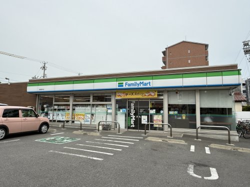 コンビニ　ファミリーマート 鈴鹿算所店（コンビニ）まで84m