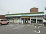 コンビニ　ファミリーマート 鈴鹿算所店（コンビニ）まで84m