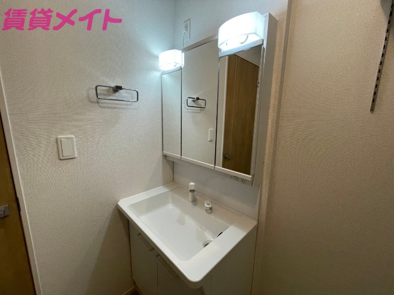 洗面設備　同型参考写真