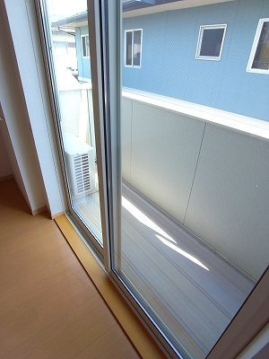 バルコニー　暖かな日差しのふりそそぐバルコニー