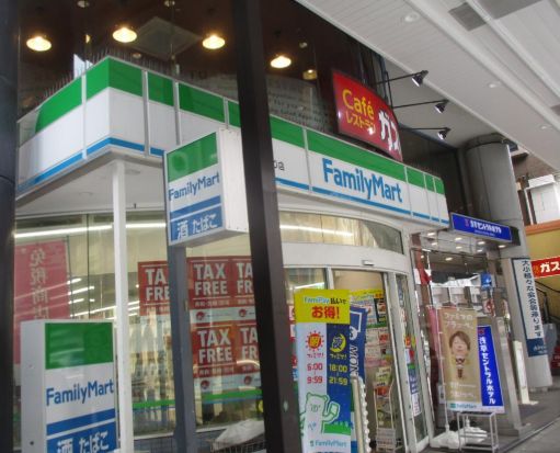 コンビニ　ファミリーマート浅草雷門通り店（コンビニ）まで64m