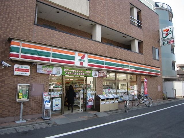 コンビニ　セブンイレブン（コンビニ）まで121m