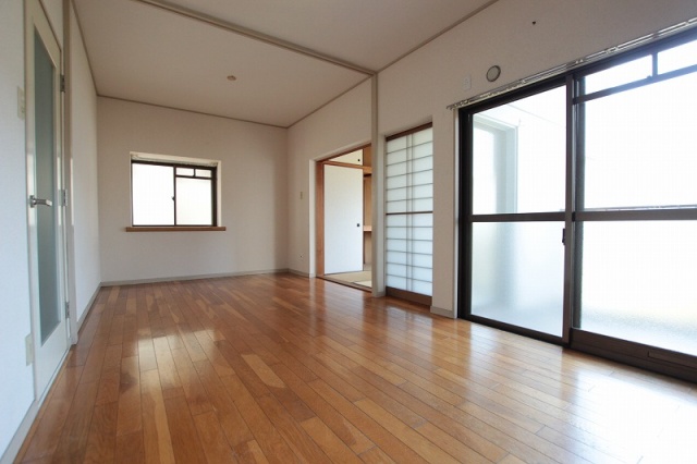 居室・リビング　写真は別部屋のものです。