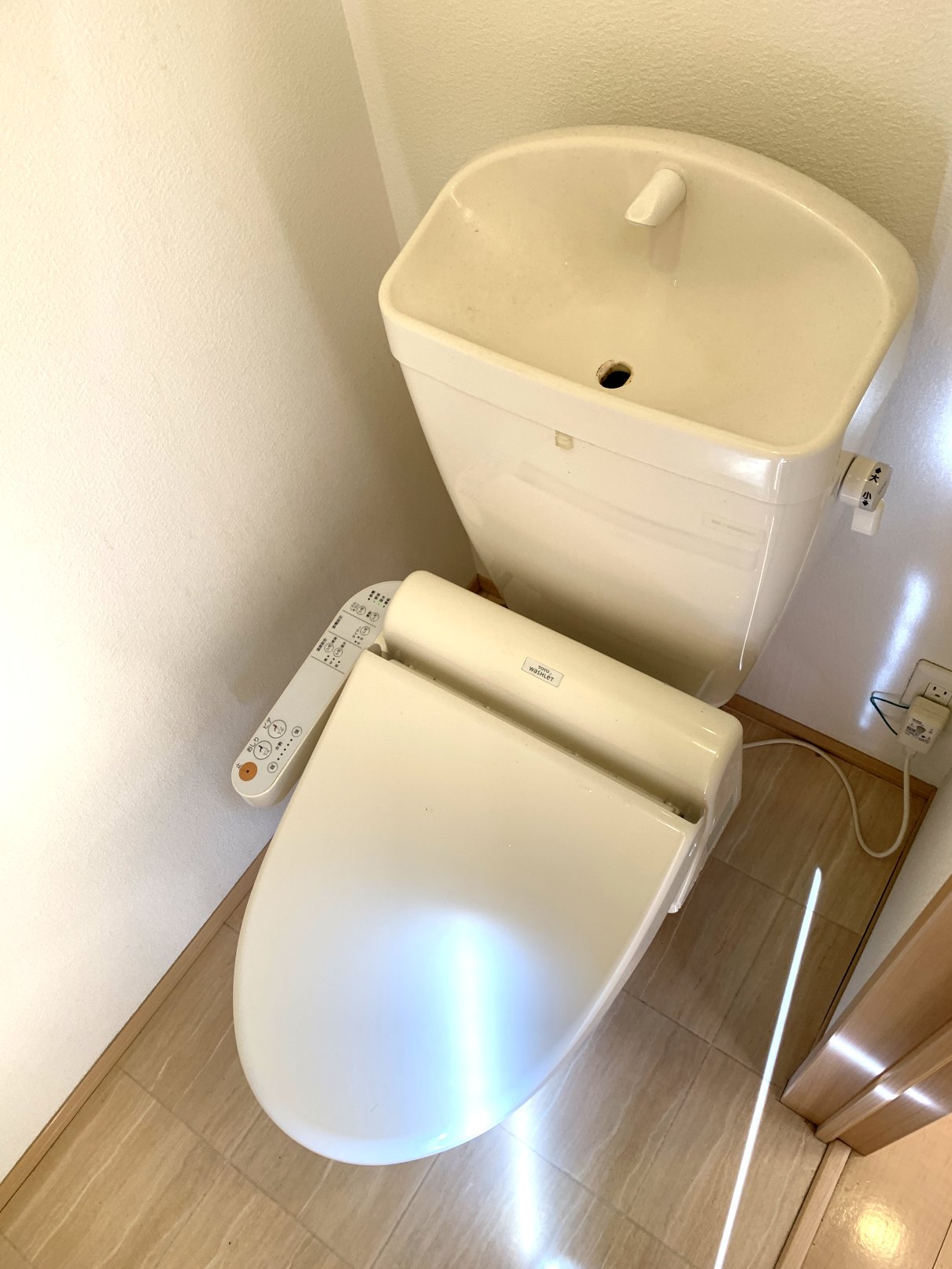 トイレ　温水洗浄便座付トイレ