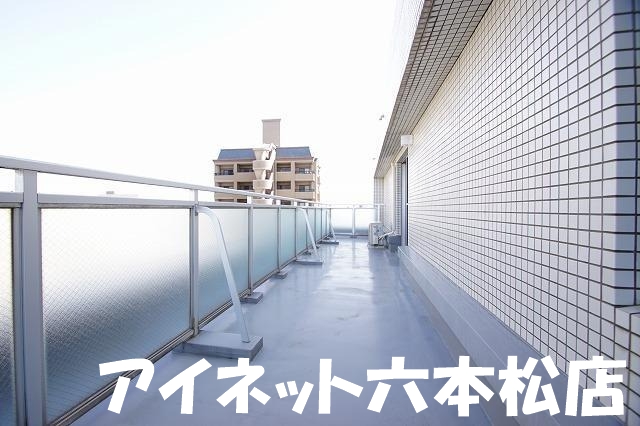 バルコニー　洗濯物はこちらへどうぞ。