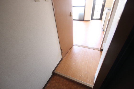 玄関　※別部屋の写真です