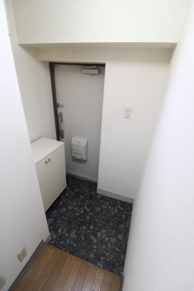 西武池袋線 練馬駅 徒歩6分 13階建 築53年の玄関写真