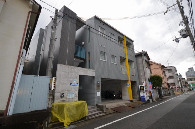 建物外観　敷地内に駐車場あります！
