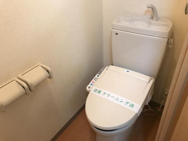 トイレ　温水洗浄便座付きトイレ
