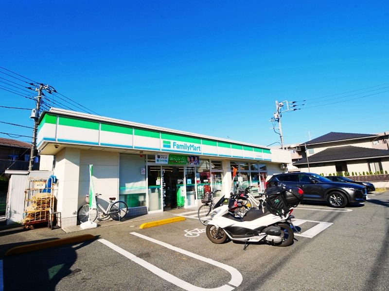 コンビニ　ファミリーマート　田柄豊島園通り店（コンビニ）まで55m