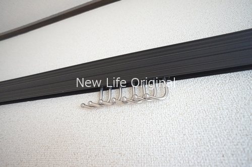 その他設備　お荷物を壁掛けできるレールフック付きです☆