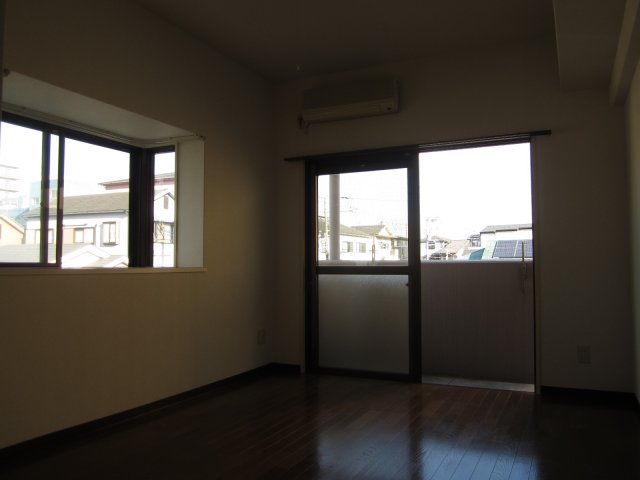 ベルデ堺東の居間写真