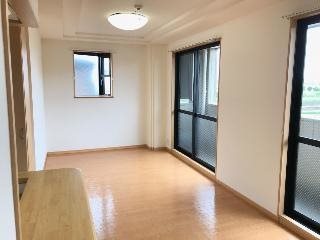 その他部屋・スペース　南向きで明るい室内です。