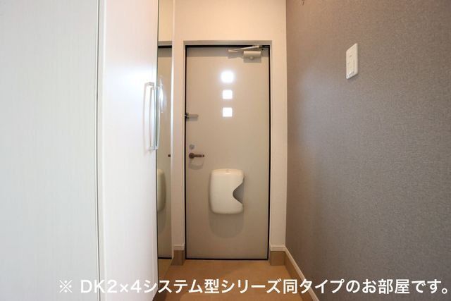 玄関　同社施工別物件イメージ