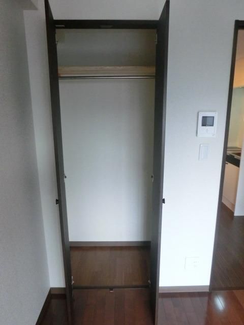 収納　奥行のあるクローゼット